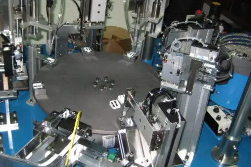 定制試劑盒自動(dòng)裝配機(jī)注意事項(xiàng)