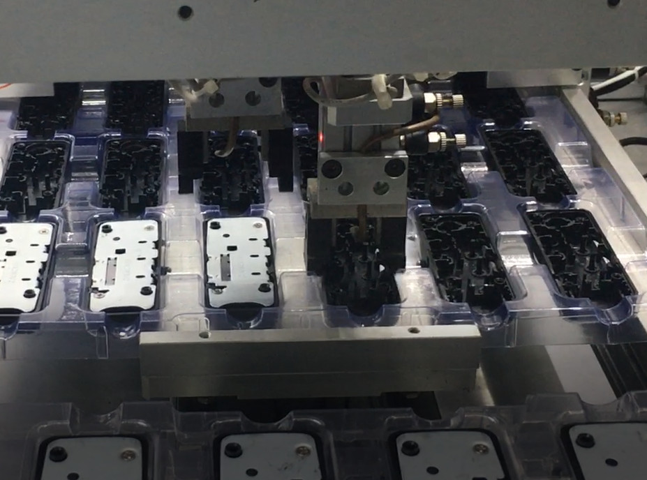 旅行箱密碼鎖自動(dòng)裝配線